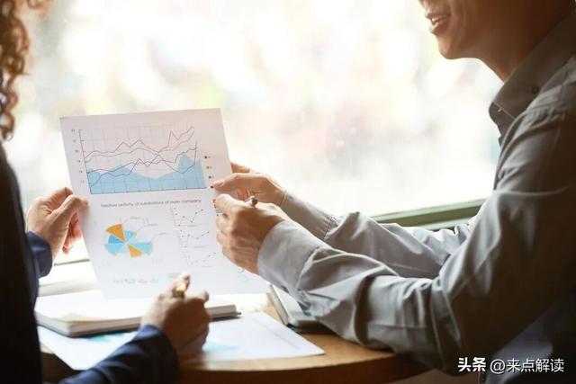 特斯拉也慌了？奔驰抖音合作背后，一场汽车智能化的生死竞速