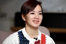 阿雅：被大小S怂恿跳楼，父亲过世后隐退游学，为闺女与活佛结婚图片