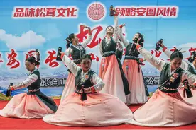 长白山舞鹤松茸基地开山节在安图举办图片