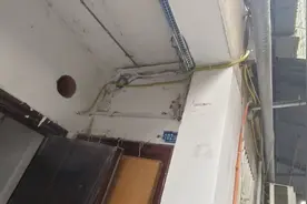 居民楼公共区域竟成“私家厨房” ，住户燃气管道私拉乱接被城管部门查处！图片