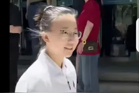 人大附中张雨欣火了！“局里局气”引热议，母亲身份不一般图片