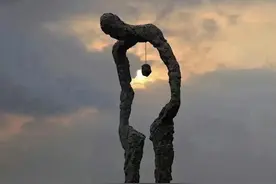 成年人该有的心计 .主动剃光头的人，尽量少来往。图片