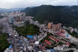 恩施州第一大乡镇：常驻人口超10万，行政级别比县城还高！图片