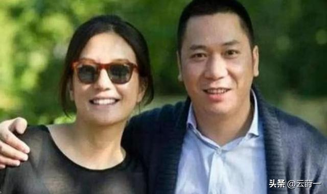 黄有龙做梦也没想到	，自己花重金培养大的女儿，竟给赵薇做了嫁衣