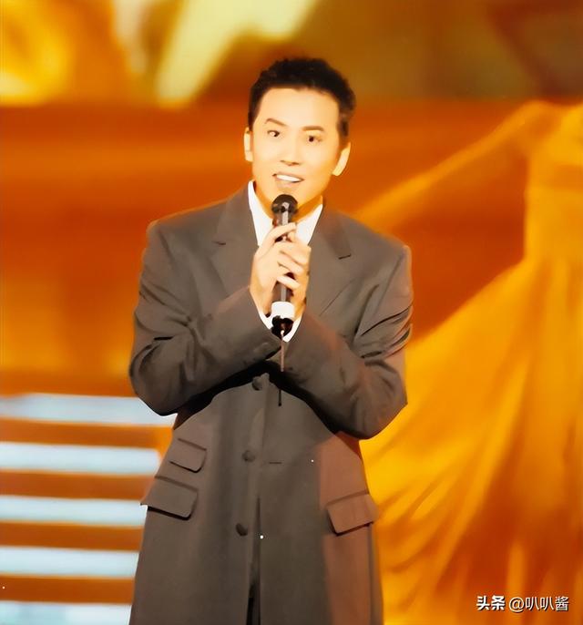 他8次上春晚，作死被捕入狱，如今56岁无人问津	，沦落到四处走穴