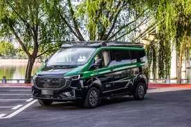 车长只有5米5，带大沙发！不到2米2的高度，再也不怕下不了地库了图片