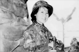 1987年女军医在老山前线40天，坦言：女兵的苦楚男兵根本体会不到图片