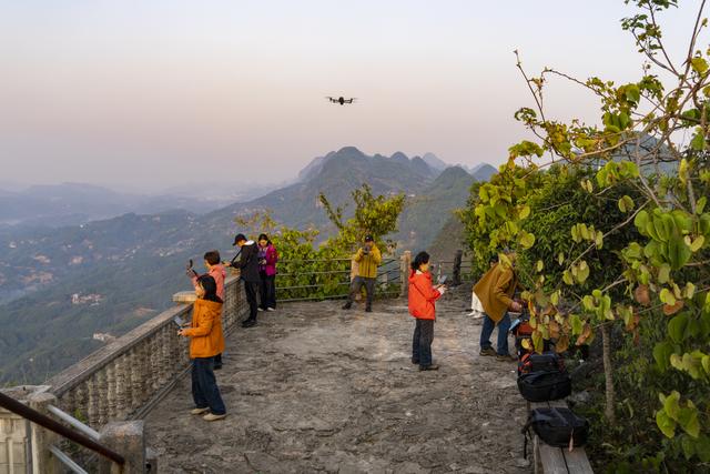 贵州兴义：云端探景 捕捉云海日出