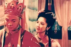 好美的一首《女儿情》百听不厌！两版都听懂后，方知错过便是一生图片