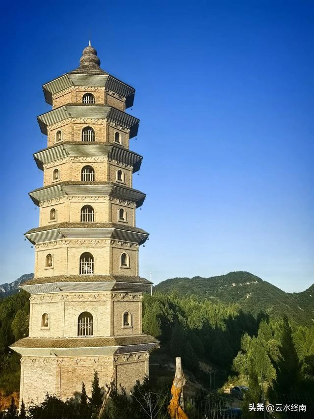开车直上山顶，蓝田最佳纳凉吹风观山景的地方，看落日夕阳，真美