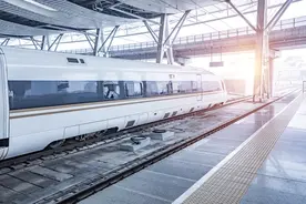 为何很多人宁愿坐一天的火车，也不坐几个小时的高铁？原因太现实图片