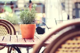 我发现父亲偷偷给弟弟买房，心中五味杂陈图片