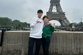 邓亚萍18岁儿子高大俊朗！帅得漫不经心，不被看好当职业运动图片