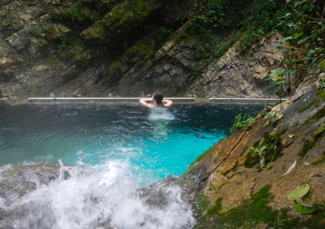 比西昌人少，比昆明更近！高铁直达20℃小众春城，赏花摘果泡温泉！3元草莓吃到撑~