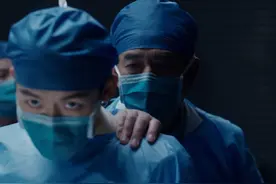 仅播4集，收视爆了，观众：终于有让我熬夜狂追的国产医疗剧了图片