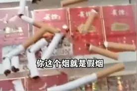 男子服务区买烟拆开后怒斥是假烟 律师：若男子所言属实，服务区的行为就是以次充好欺诈消费者图片