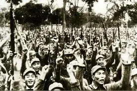 1949年，重庆小商贩捡到一小女孩，问她家住哪里，她回答：白公馆图片