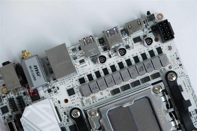 微星MPG B850I EDGE TI WIFI刀锋 钛主板评测：小巧强悍 200W功率释放