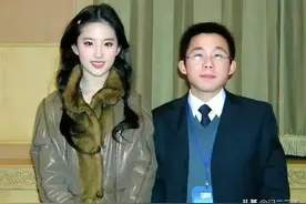 我去！刘亦菲在别人镜头长这样，明星果然与素人不一样，又美又白图片