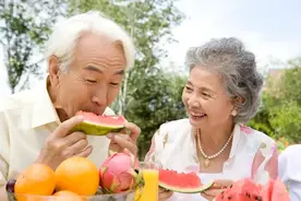 “伤胃水果”被揪出，5种水果可能会加重胃病，再喜欢也建议少碰图片