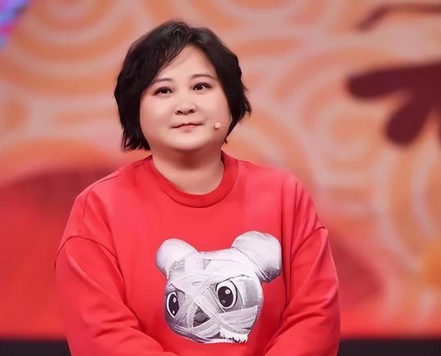 拒绝上春晚、解散公司，淡出综艺，43岁的贾玲把自己“作”没了？