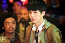 刘昊然颜值回春到底还算不算帅哥？看他和吴彦祖站在一起就有答案图片