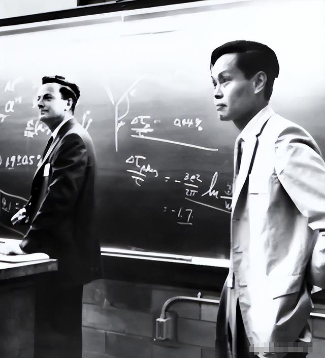 杨振宁刚去世，翁帆终于发声，字字催泪，清华大学吊唁堂细节感人