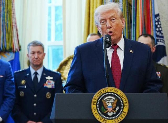 美航母舰队进战位，委电话打到北京，救不救马杜罗？王毅斩钉截铁