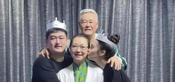 赵本山长子赵铁蛋因病去世，女儿成网红，亿万家产会花落谁家？