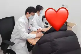 男子下身的一个小凸起，竟是阴茎癌！专家表示：HPV疫苗，男性女都适用！图片