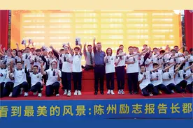 12年蜕变！昔日无腿流浪歌手成千万粉丝网红图片