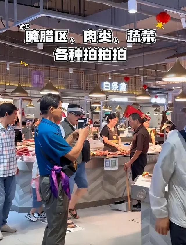 我国菜市场成了韩国旅游团大爷的最爱：试吃乱瞟还不好意思