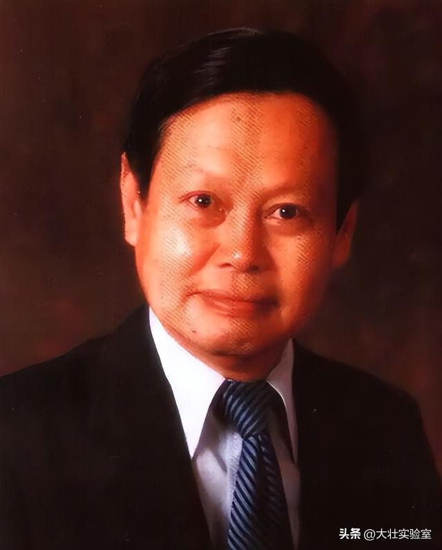 杨振宁妻子杜致礼有多美？1947年在美国的留影，她20岁	，气质不凡