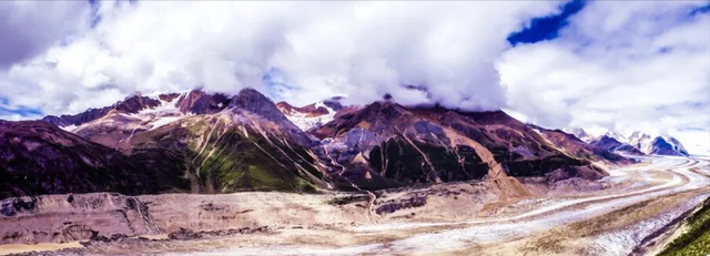 西藏必打卡的冰川秘境！漂浮冰山的湖泊，美到窒息