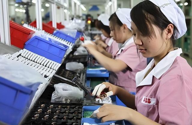 门票打折车票降价，国庆8天假，为啥旅游的年轻人却一年比一年少