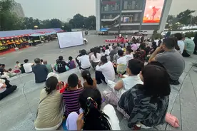 红城夜生活：璀璨灯火下的活力画卷图片