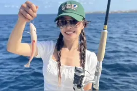 蔡依林秀美背晒大长腿，“兴趣富豪”天后的新爱好是钓鱼？图片