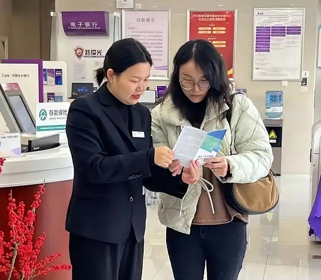 又一个金饭碗被砸碎！当年挤破头考进银行的年轻人，开始辞职了？
