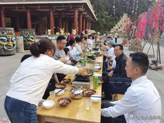 《爽爽贵阳嗨翻天·苗疆秘境狂欢节》启幕！贵阳花果园鼓楼风雨桥变身“苗疆秘境”