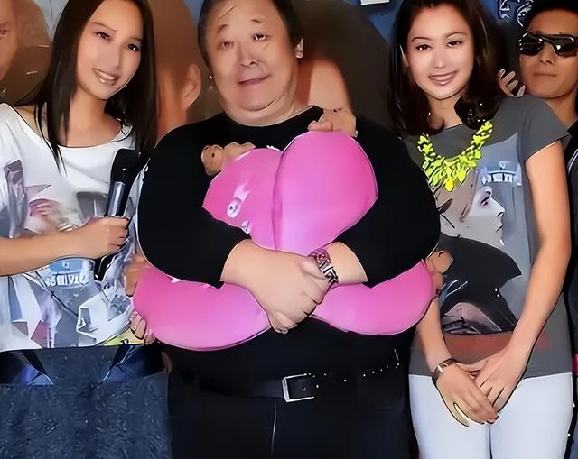 婚内出轨保姆还养情人，秦煌晚年凄凉住养老院，四个子女都不照顾