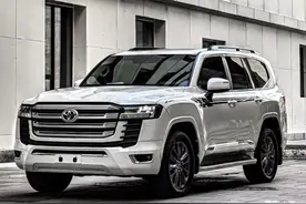 年收入多少可以购买丰田酷路泽图片