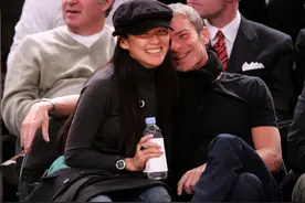 章子怡2007年1月与时任男友Vivi Nevo在纽约观看篮球比赛当时好美图片