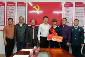 全网关注的“白衣小哥”，获表彰！图片