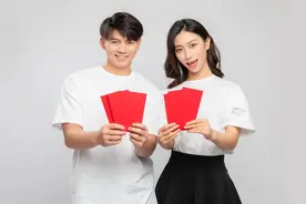 女儿男朋友第一次登门应该给红包吗，这事还真需认真考虑图片