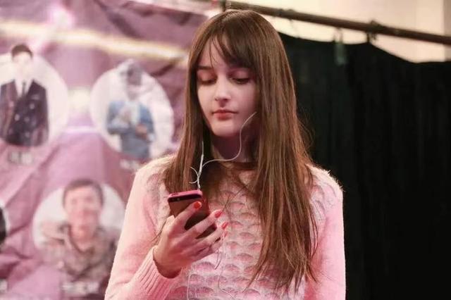 塞尔维亚女孩靠资助到中国留学，读完研却不想离开了