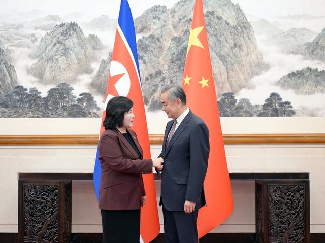 没白来中国一趟，金将军心腹来华，从王毅嘴里听到了最想听的话
