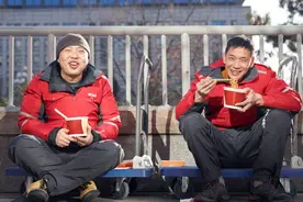 618刚过快递小哥就大批辞职，月薪过万都留不住人？原因太现实了图片