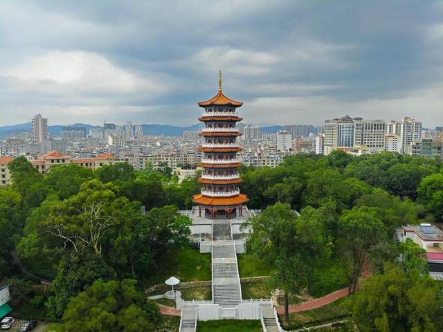 去广西海边小城过20度的暖冬！被严重低估的的防城港，人少清净