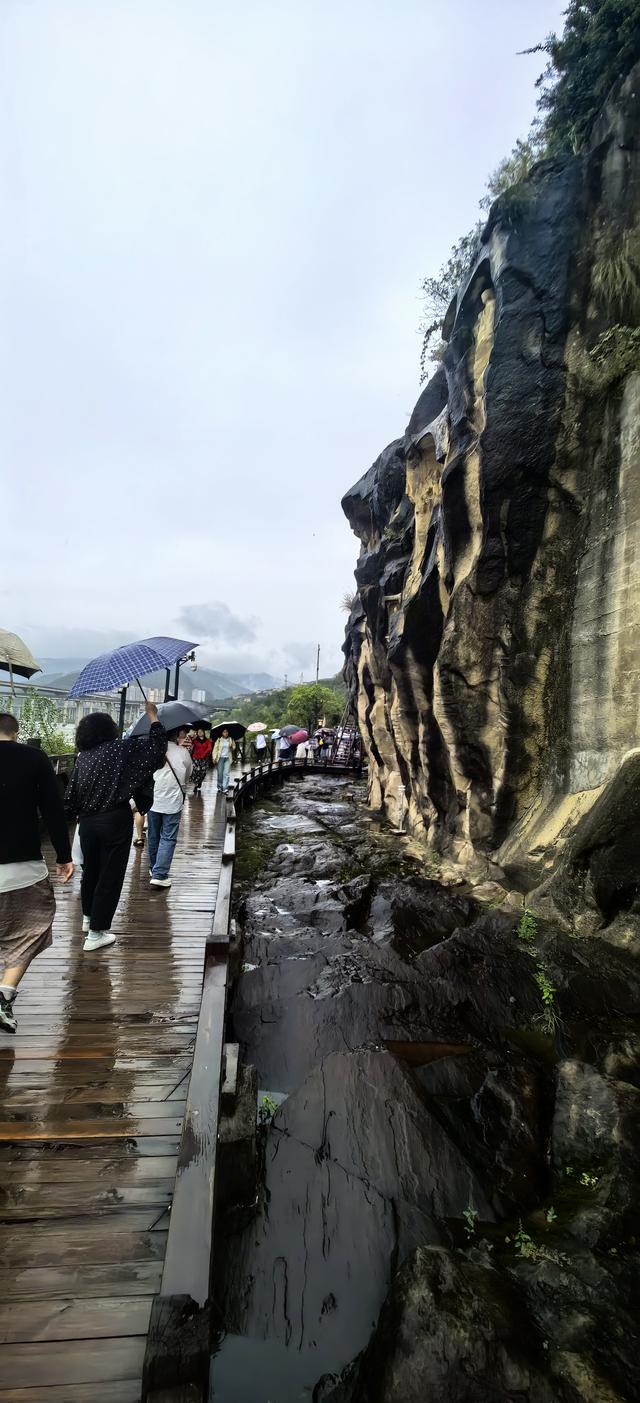 蜀道记行‖从山上的皇泽寺到江边的千佛崖