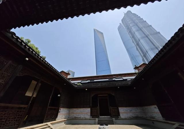 为了这些超绝的Citywalk机位，总要逛一趟上海吧~